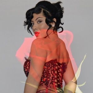 Meet your Posher, Kiany